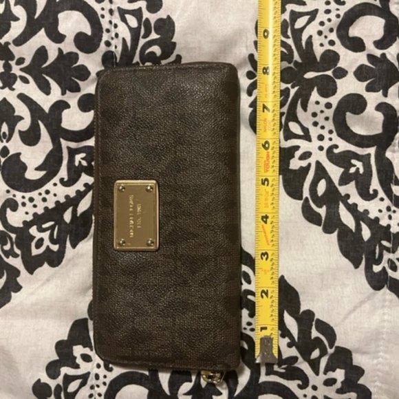 Michael Kors brown pebbled leather zip around wallet - Picture 2 of 4